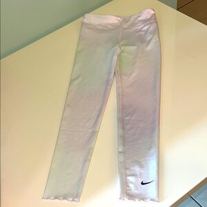 Nike Girl Pastel Leggings with Cute Scalloped Ankles, Excellent condition, L